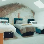 Apartman Bv Rare 3 Bedrooms At Conditioning House Bradford Perfect For Contractors Bradford