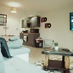 Bv Rare 3 Bedrooms At Conditioning House Bradford Perfect For Contractors Apartment *