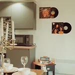 Bv Rare 3 Bedrooms At Conditioning House Bradford Perfect For Contractors Bradford