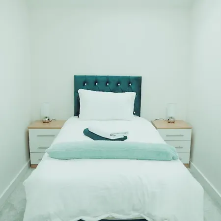 Lejlighed Bv Rare 3 Bedrooms At Conditioning House Bradford Perfect For Contractors