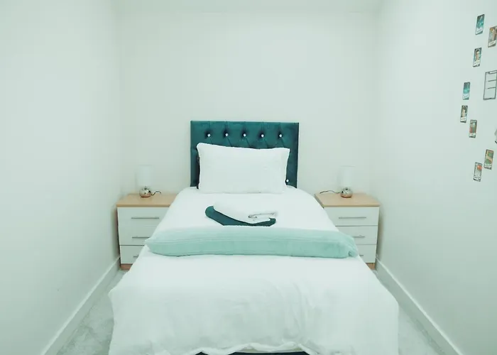 Apartamento Bv Rare 3 Bedrooms At Conditioning House Bradford Perfect For Contractors