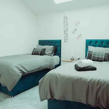 Апартаменты Bv Rare 3 Bedrooms At Conditioning House Bradford Perfect For Contractors